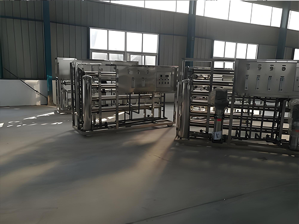 新疆反滲透水處理設(shè)備廠家如何應(yīng)對高鹽堿水質(zhì)挑戰(zhàn)？