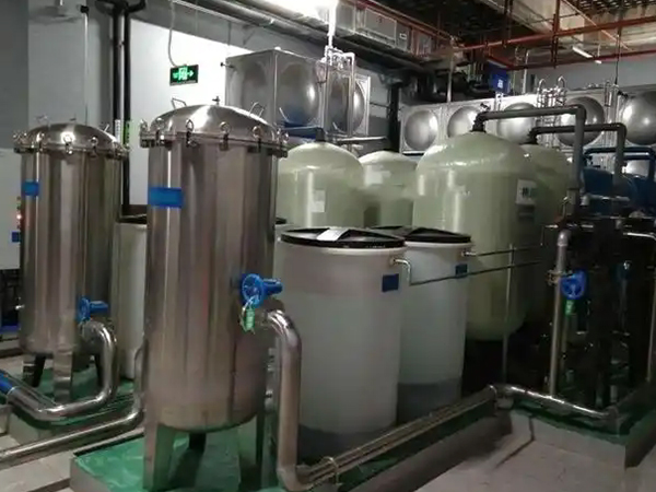 脫鹽水設備廠家：解鎖工業高純度用水的 “神秘鑰匙”