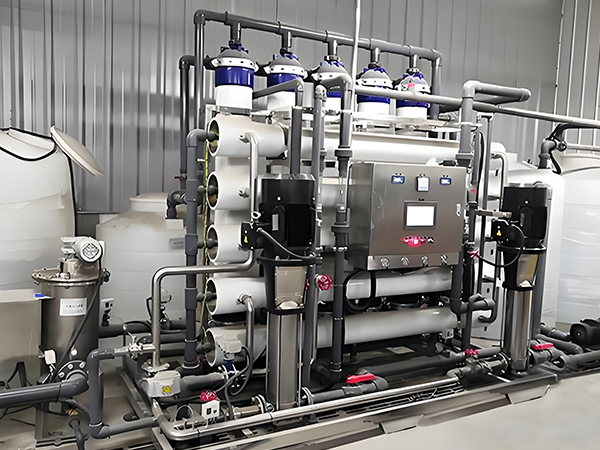 二級(jí)反滲透純水機(jī)：工業(yè)高純度用水的 “精準(zhǔn)制導(dǎo)” 方案