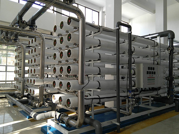 反滲透凈水設備生產廠家：引領工業用水凈化的技術變革先鋒